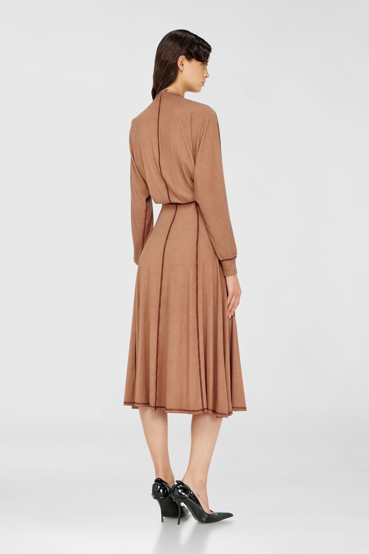Midi dress in ribbed jersey with batwing sleeves