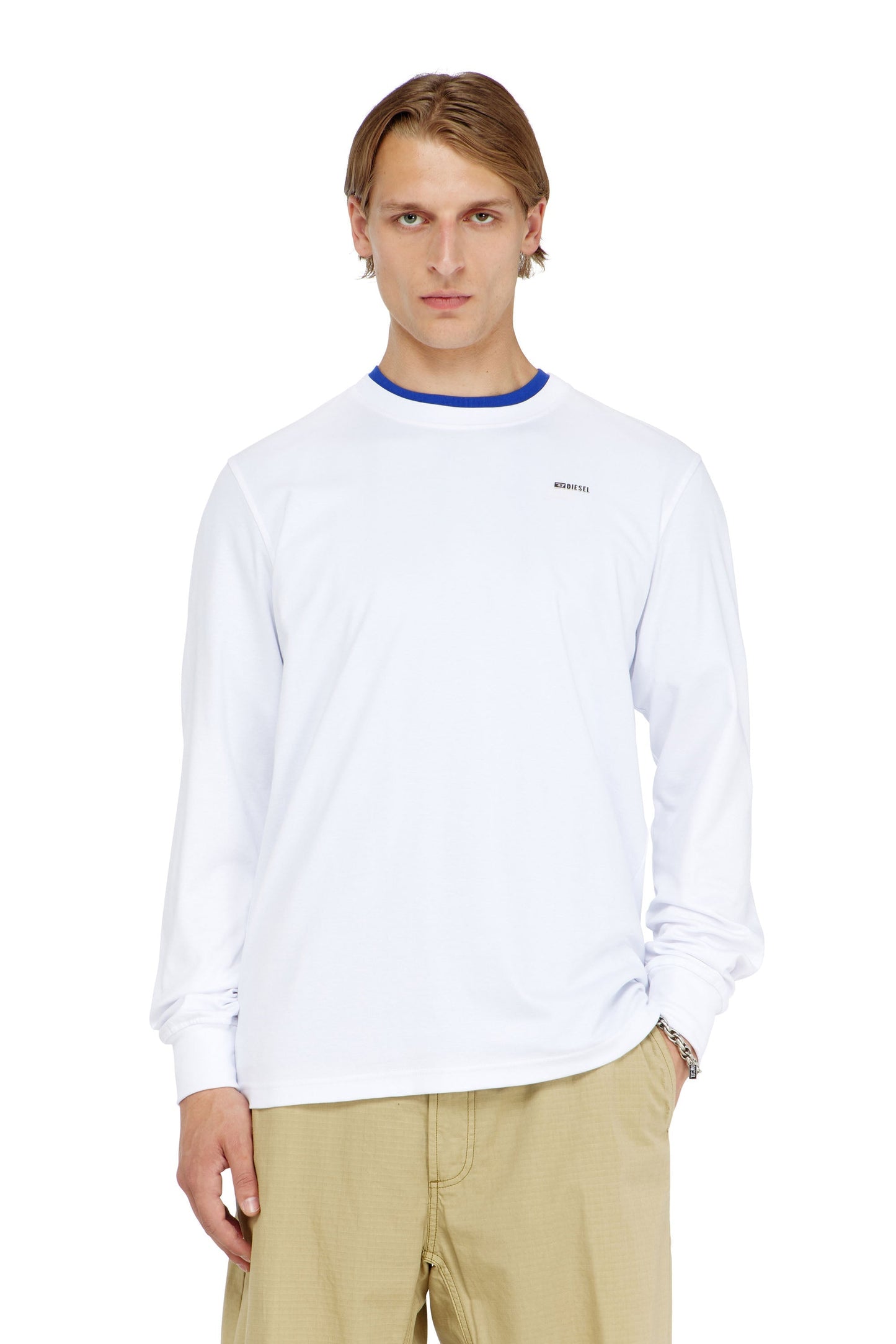 Long-sleeve T-shirt with metal logo plaque