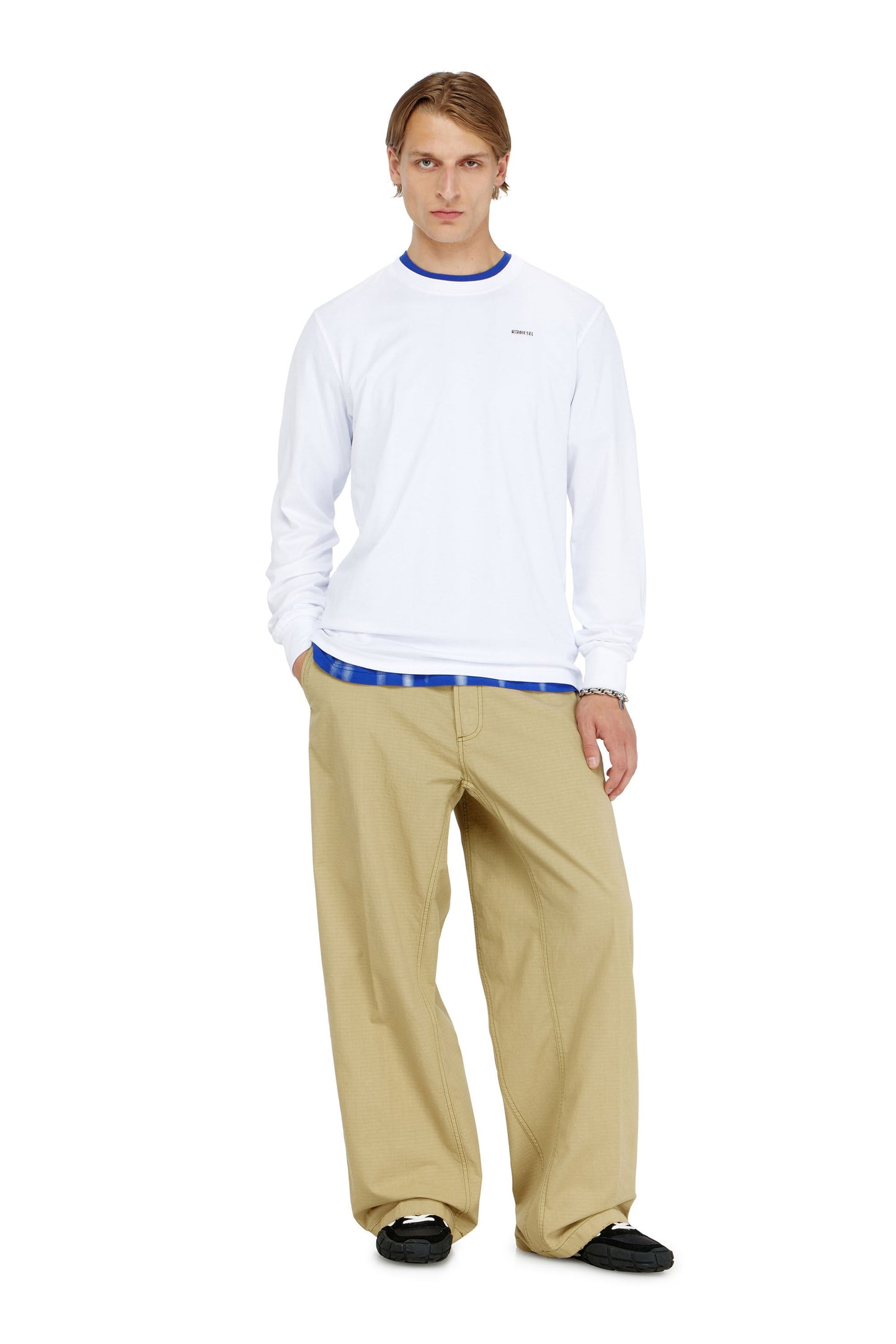 Long-sleeve T-shirt with metal logo plaque