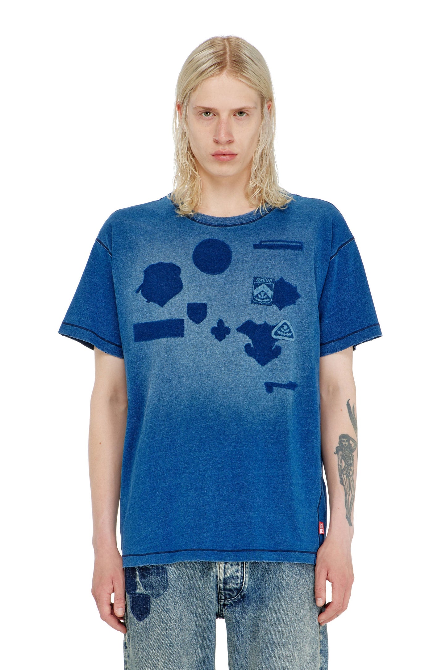 T-shirt with shadow-effect patches