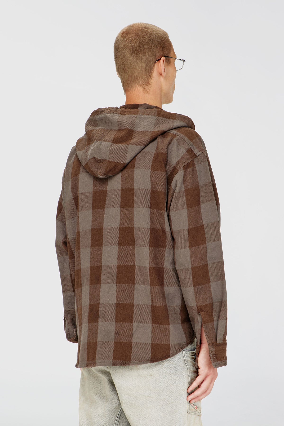 Distressed hooded shirt in check flannel